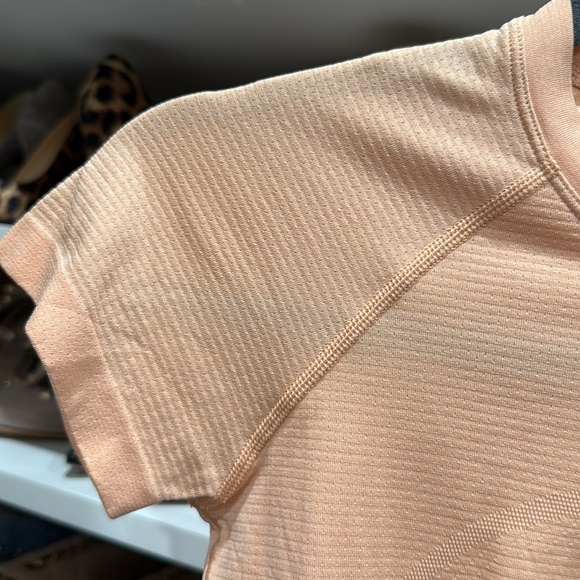 Lululemon swiftly cropped tee - 4 peach - Picture 2 of 3